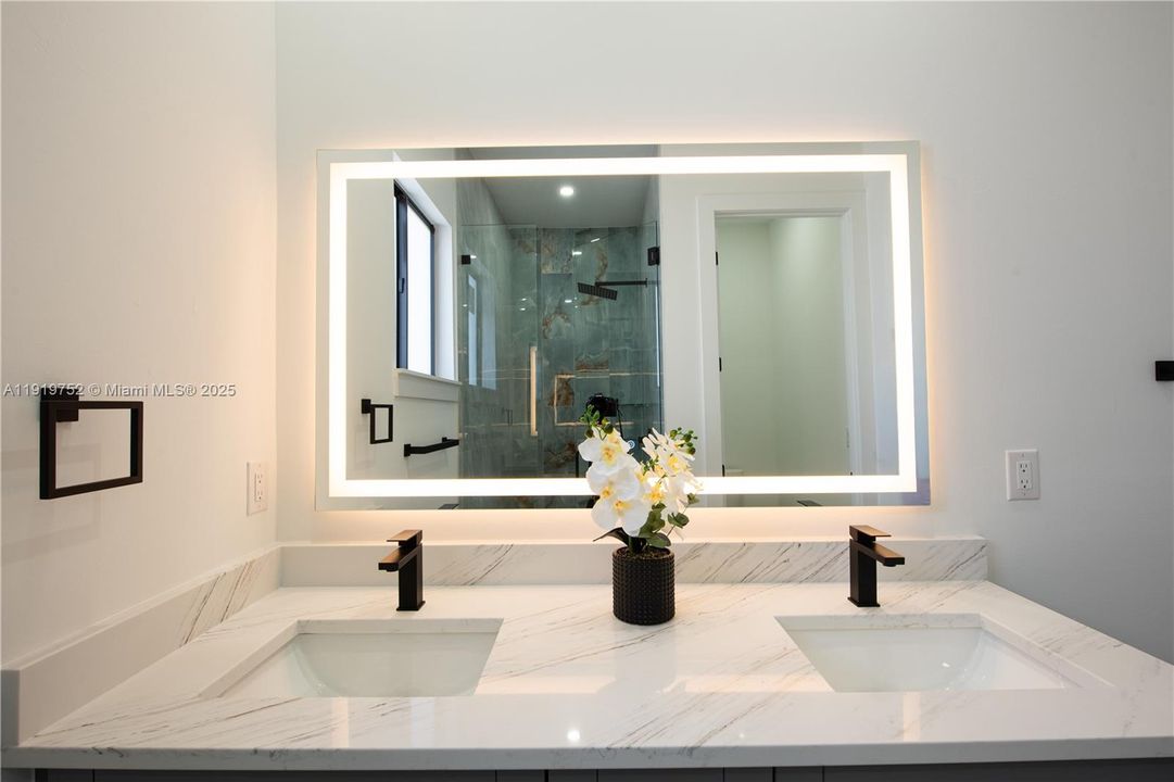 待售: $390,000 (3 贝兹, 2 浴室, 0 平方英尺)