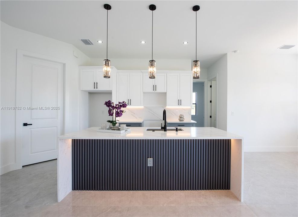 待售: $390,000 (3 贝兹, 2 浴室, 0 平方英尺)