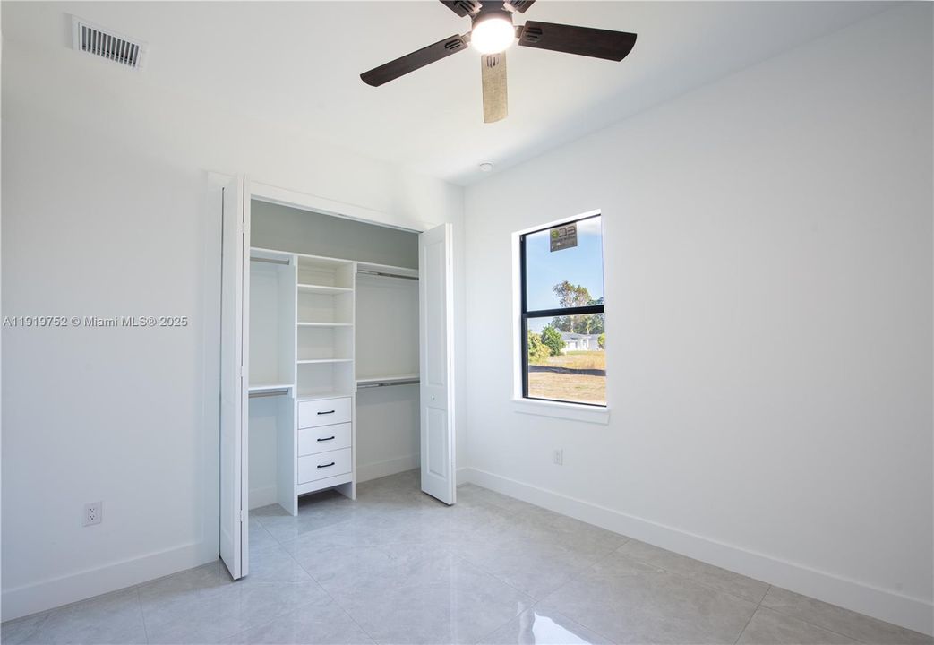 待售: $390,000 (3 贝兹, 2 浴室, 0 平方英尺)