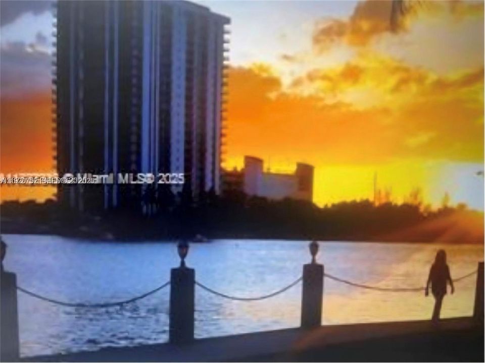 For Sale: $250,000 (1 beds, 1 baths, 768 Square Feet)