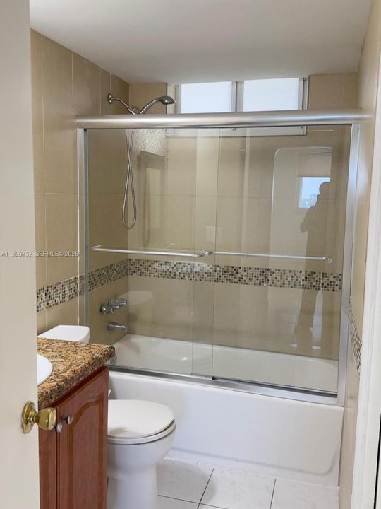 For Sale: $250,000 (1 beds, 1 baths, 768 Square Feet)