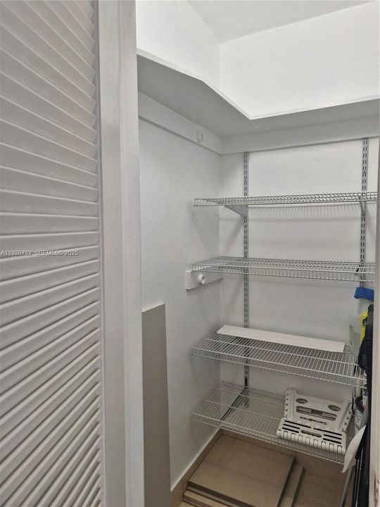 For Sale: $250,000 (1 beds, 1 baths, 768 Square Feet)