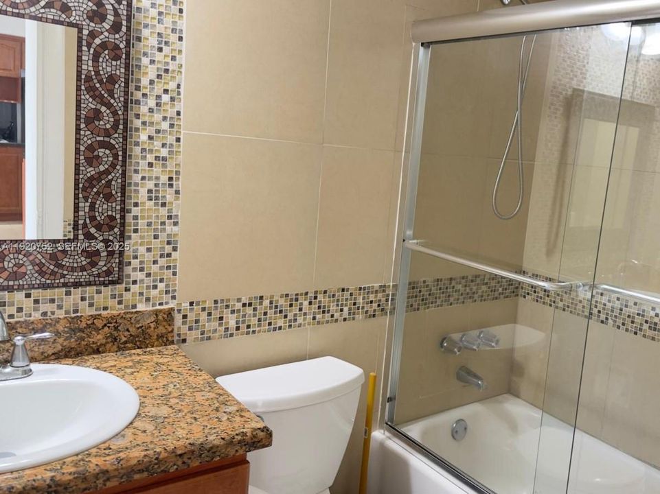 For Sale: $250,000 (1 beds, 1 baths, 768 Square Feet)