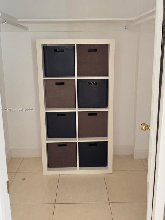 For Sale: $250,000 (1 beds, 1 baths, 768 Square Feet)