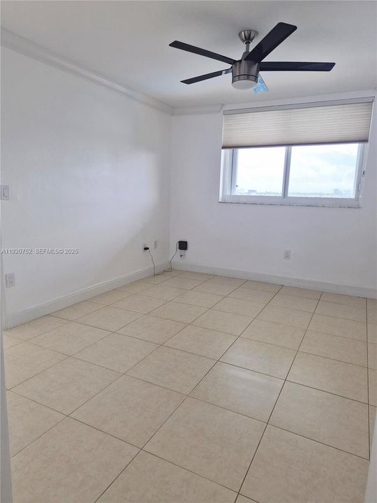 For Sale: $250,000 (1 beds, 1 baths, 768 Square Feet)