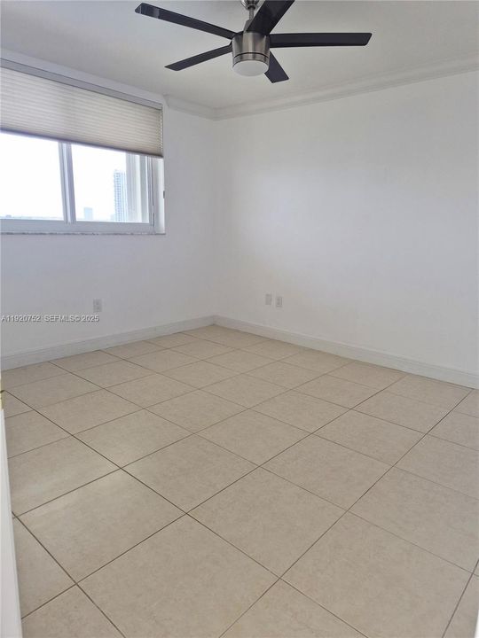 For Sale: $250,000 (1 beds, 1 baths, 768 Square Feet)