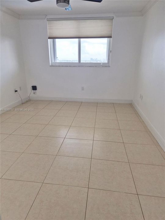 For Sale: $250,000 (1 beds, 1 baths, 768 Square Feet)