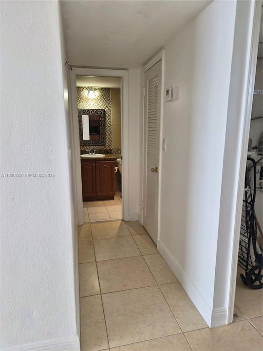 For Sale: $250,000 (1 beds, 1 baths, 768 Square Feet)