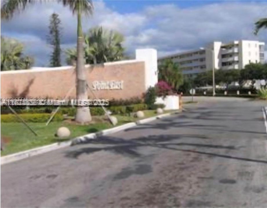 For Sale: $250,000 (1 beds, 1 baths, 768 Square Feet)