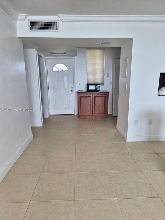 For Sale: $250,000 (1 beds, 1 baths, 768 Square Feet)
