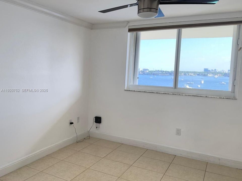 For Sale: $250,000 (1 beds, 1 baths, 768 Square Feet)