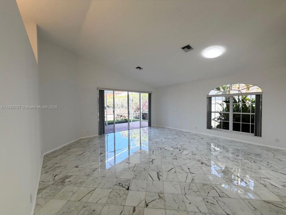 En Renta: $4,200 (3 camas, 2 baños, 1882 Pies cuadrados)