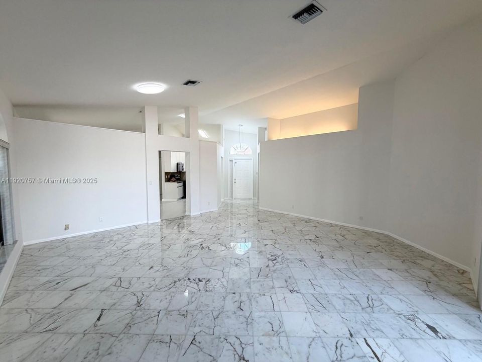 En Renta: $4,200 (3 camas, 2 baños, 1882 Pies cuadrados)