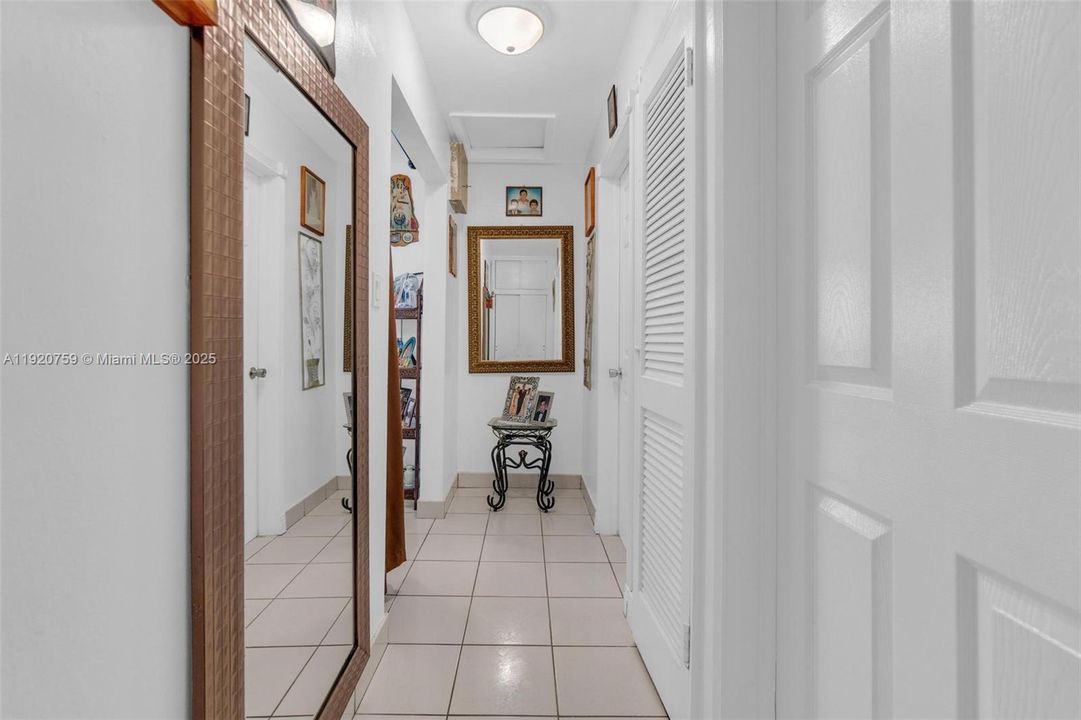 For Sale: $550,000 (2 beds, 2 baths, 1074 Square Feet)