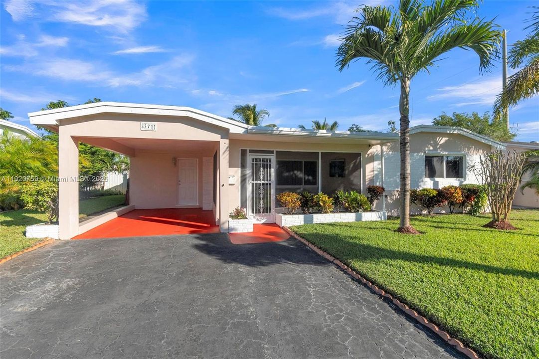 For Sale: $550,000 (2 beds, 2 baths, 1074 Square Feet)