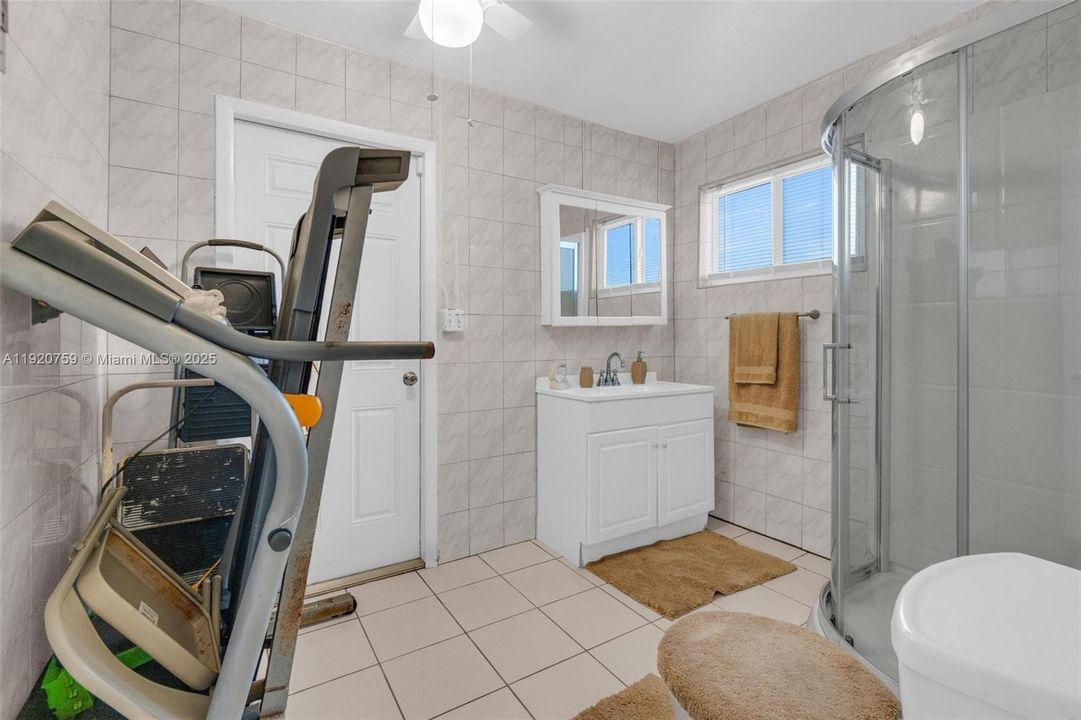 For Sale: $550,000 (2 beds, 2 baths, 1074 Square Feet)