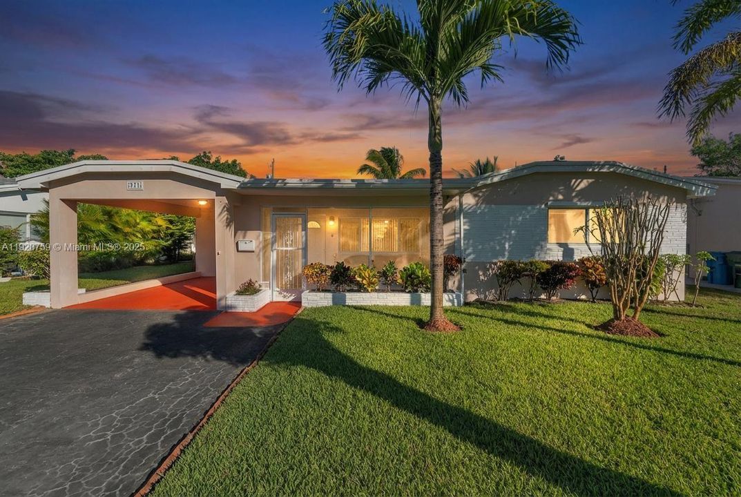 For Sale: $550,000 (2 beds, 2 baths, 1074 Square Feet)