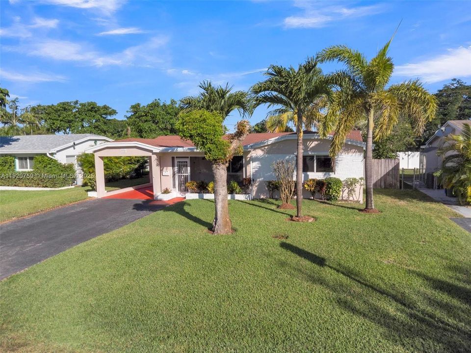 For Sale: $550,000 (2 beds, 2 baths, 1074 Square Feet)