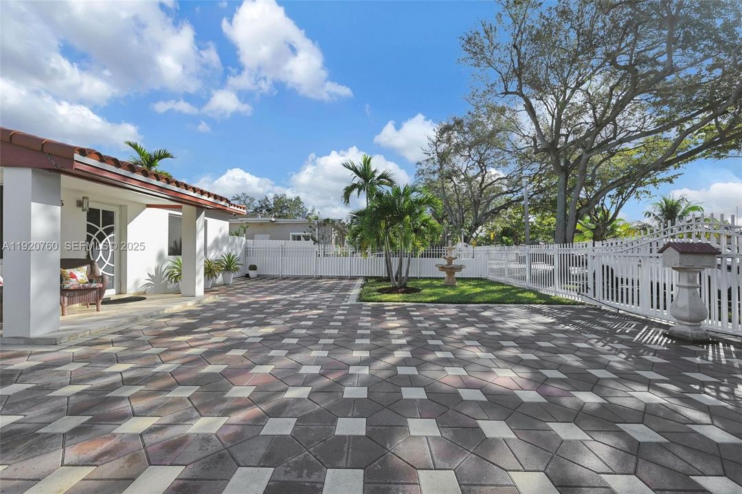 For Sale: $660,000 (3 beds, 2 baths, 1435 Square Feet)