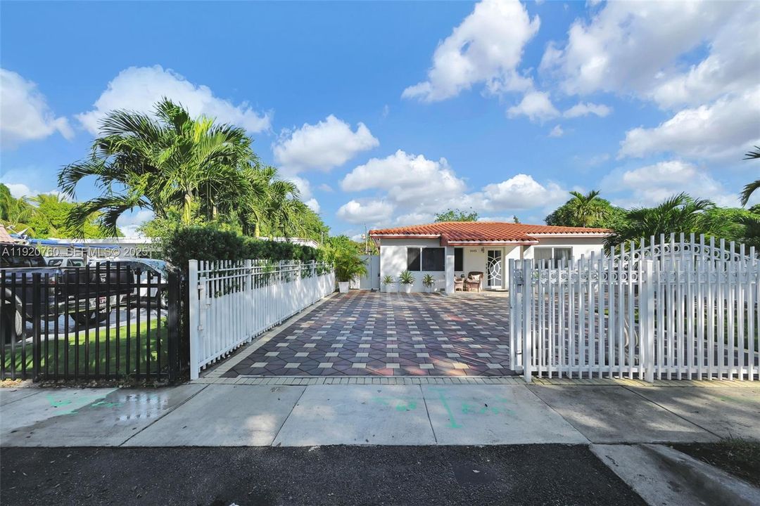For Sale: $660,000 (3 beds, 2 baths, 1435 Square Feet)