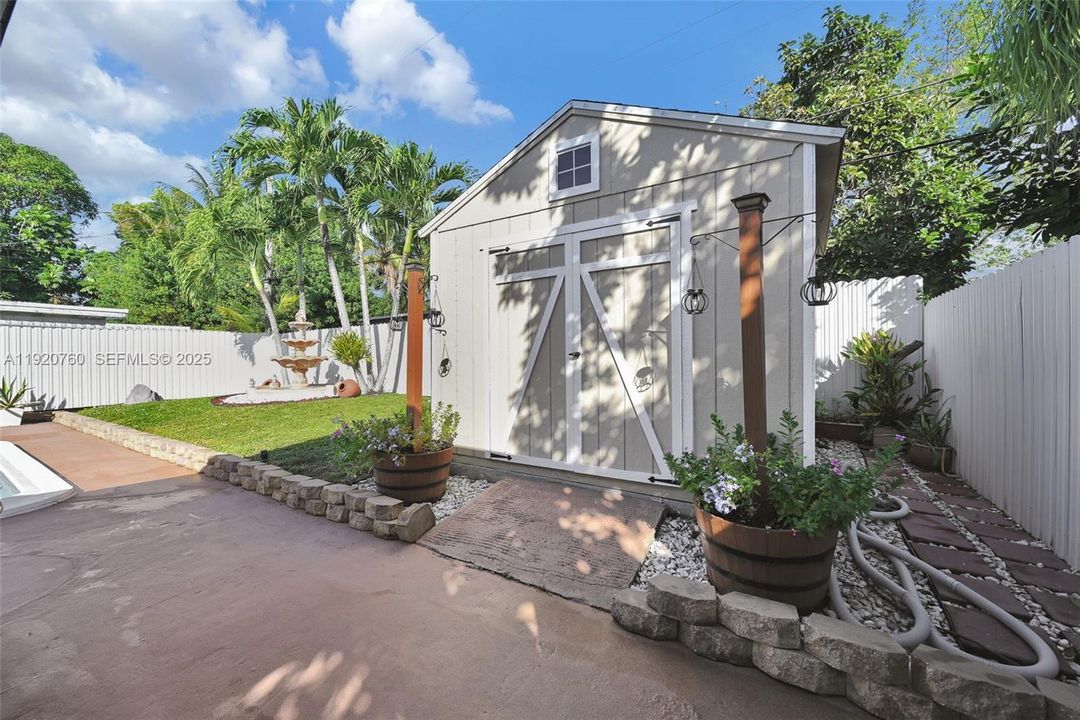 For Sale: $660,000 (3 beds, 2 baths, 1435 Square Feet)