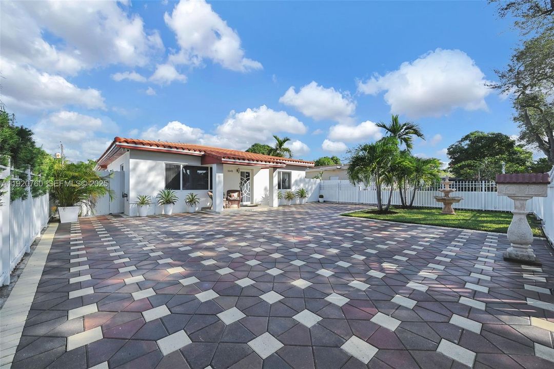 For Sale: $660,000 (3 beds, 2 baths, 1435 Square Feet)