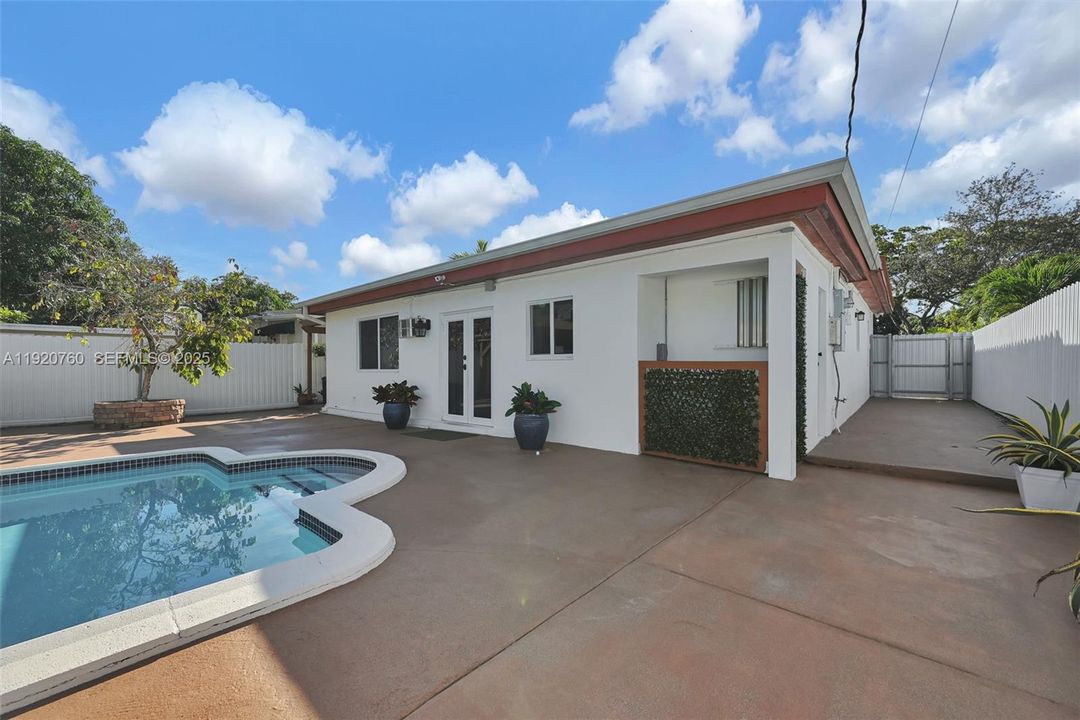 For Sale: $660,000 (3 beds, 2 baths, 1435 Square Feet)