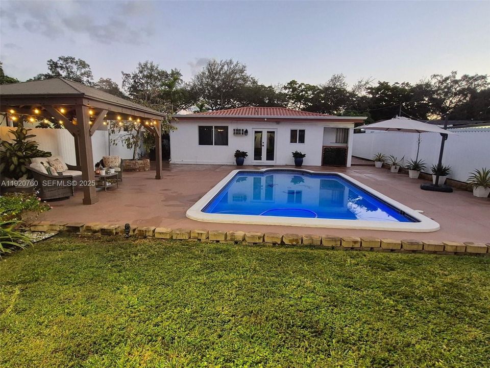 For Sale: $660,000 (3 beds, 2 baths, 1435 Square Feet)