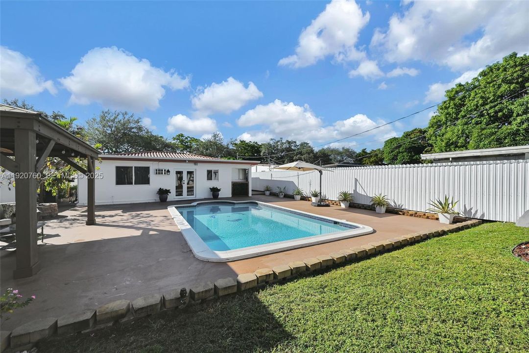 For Sale: $660,000 (3 beds, 2 baths, 1435 Square Feet)