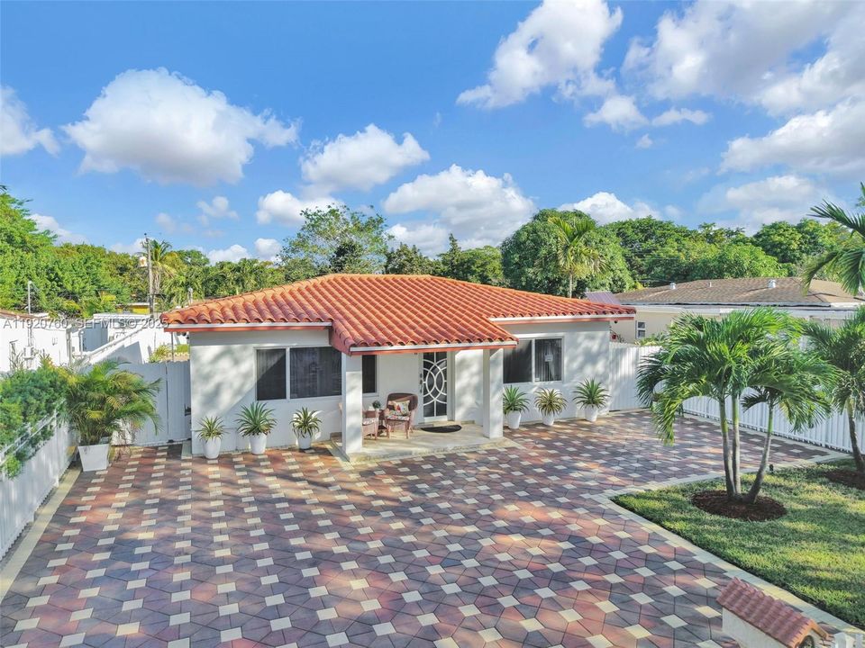 For Sale: $660,000 (3 beds, 2 baths, 1435 Square Feet)