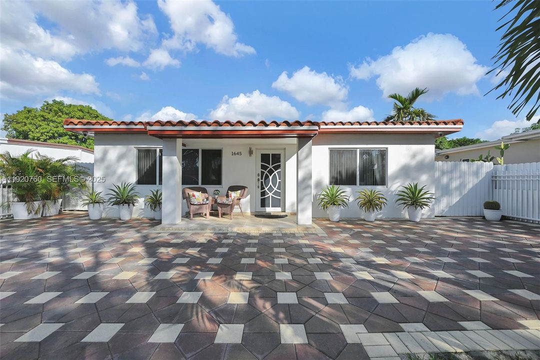 For Sale: $660,000 (3 beds, 2 baths, 1435 Square Feet)