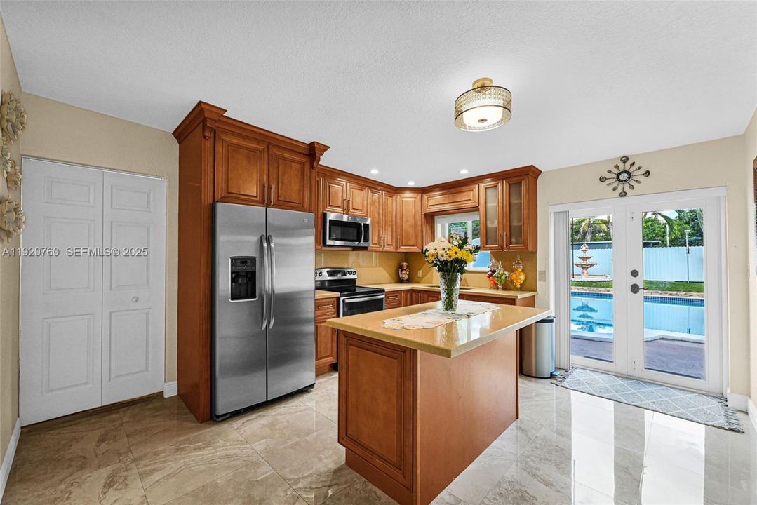 For Sale: $660,000 (3 beds, 2 baths, 1435 Square Feet)