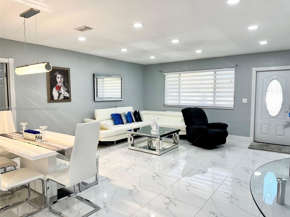 For Sale: $565,000 (2 beds, 2 baths, 1330 Square Feet)