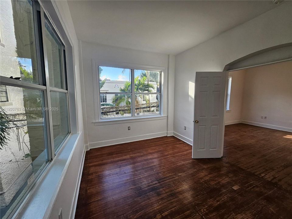 Active With Contract: $359,000 (2 beds, 2 baths, 1044 Square Feet)