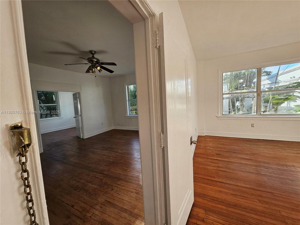 Active With Contract: $359,000 (2 beds, 2 baths, 1044 Square Feet)