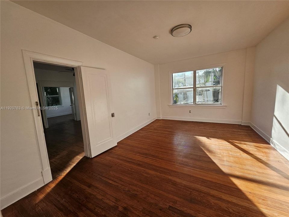 Active With Contract: $359,000 (2 beds, 2 baths, 1044 Square Feet)