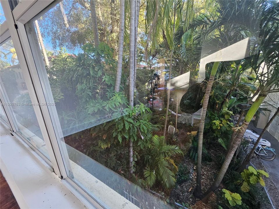 Active With Contract: $359,000 (2 beds, 2 baths, 1044 Square Feet)