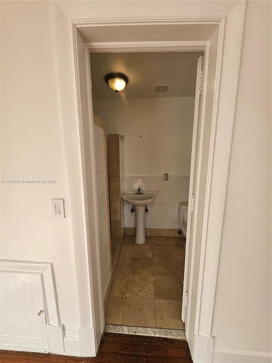 Active With Contract: $359,000 (2 beds, 2 baths, 1044 Square Feet)