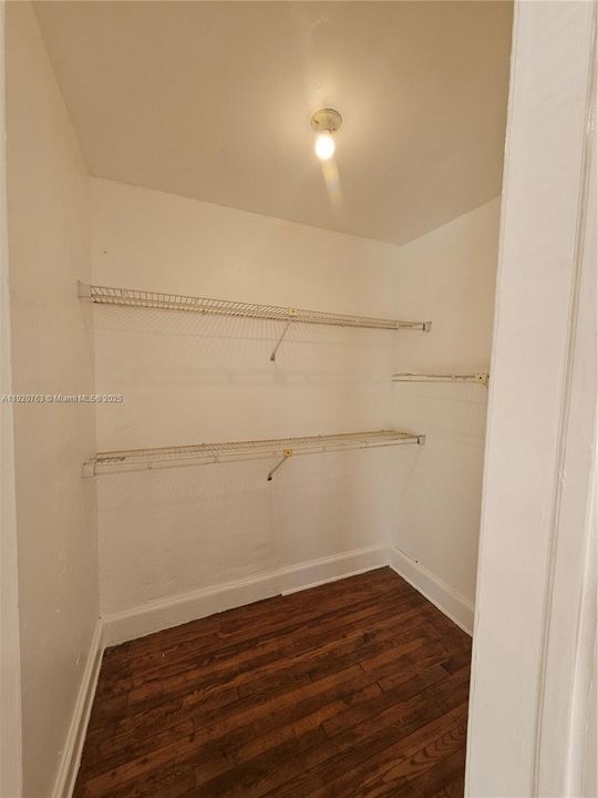 Active With Contract: $359,000 (2 beds, 2 baths, 1044 Square Feet)