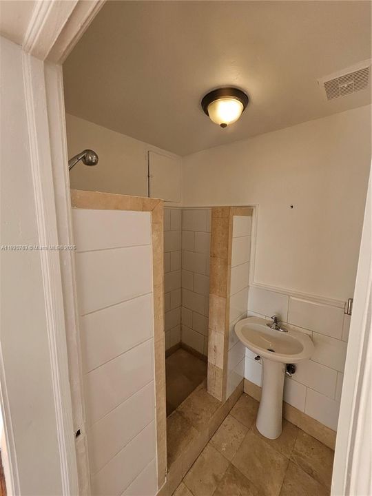 Active With Contract: $359,000 (2 beds, 2 baths, 1044 Square Feet)