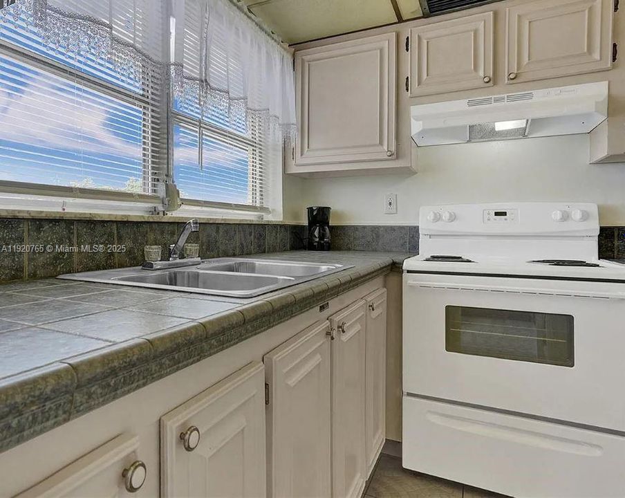 出租: $1,450 (1 贝兹, 1 浴室, 760 平方英尺)