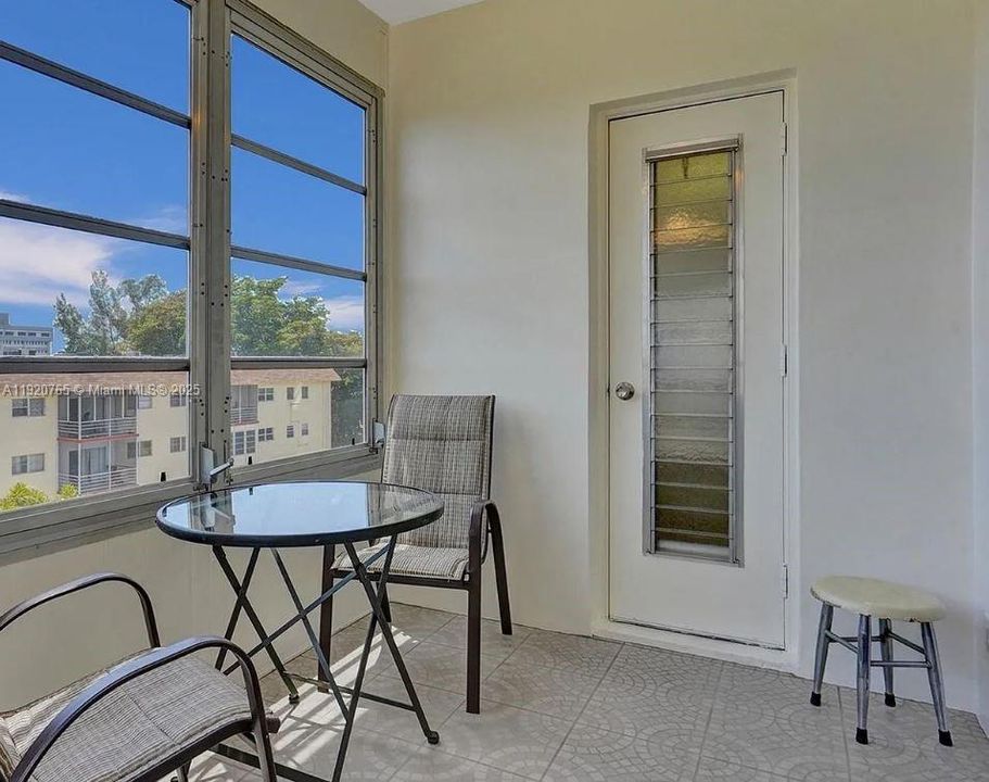 出租: $1,450 (1 贝兹, 1 浴室, 760 平方英尺)