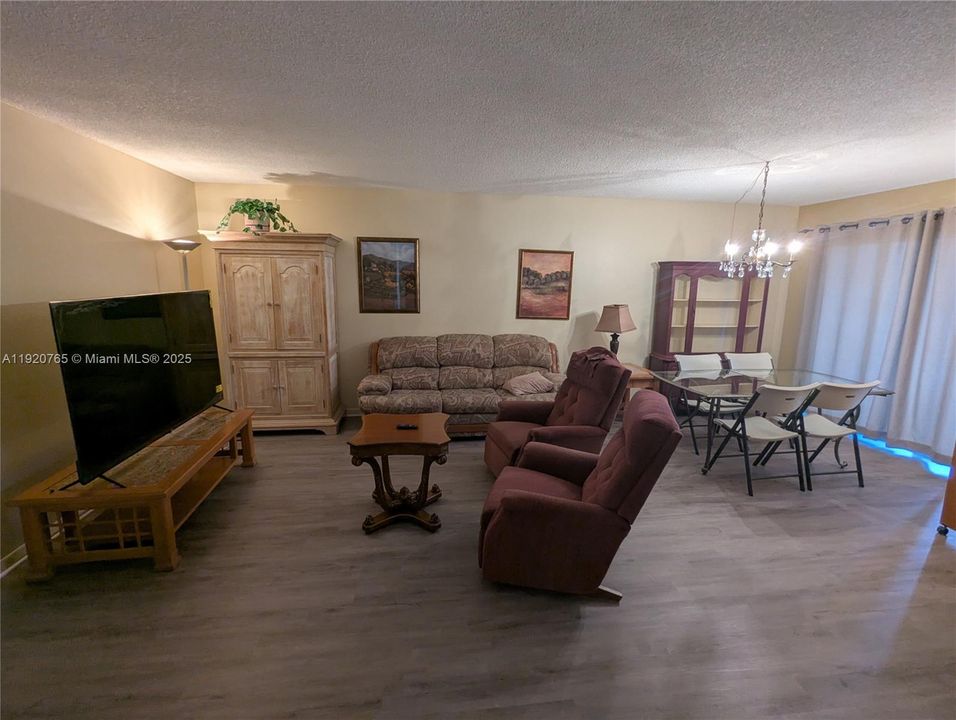 出租: $1,450 (1 贝兹, 1 浴室, 760 平方英尺)