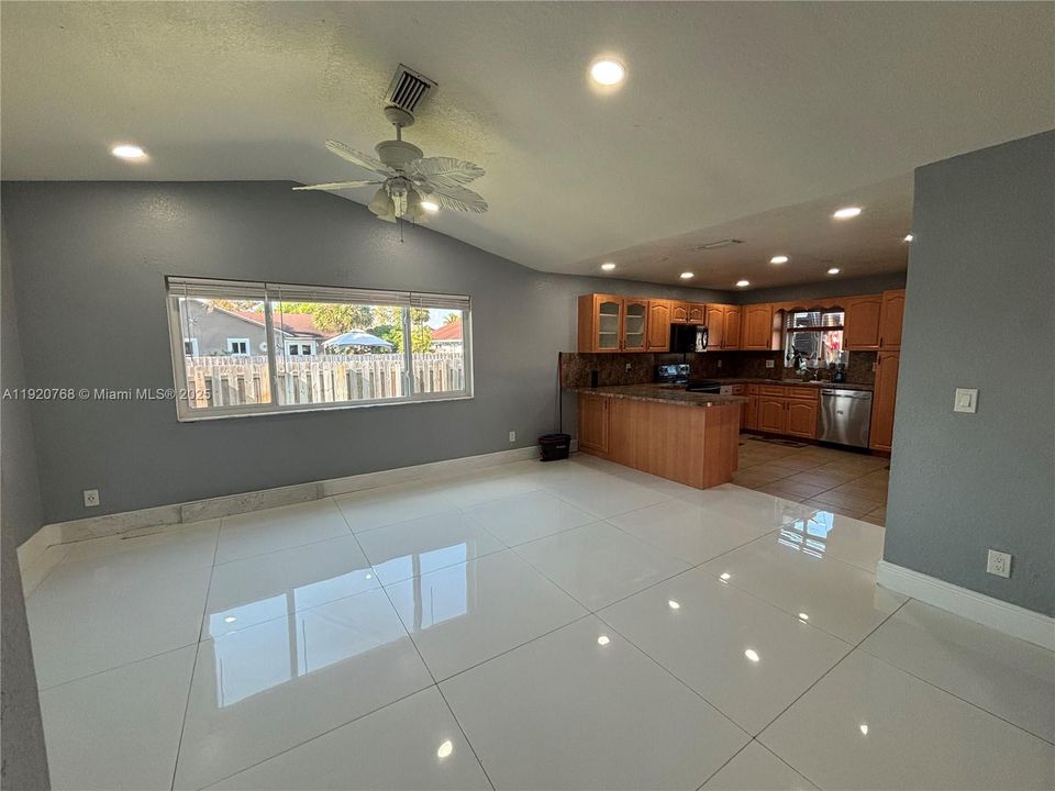 В аренду: $3,800 (3 спален, 2 ванн, 2200 Квадратных фут)