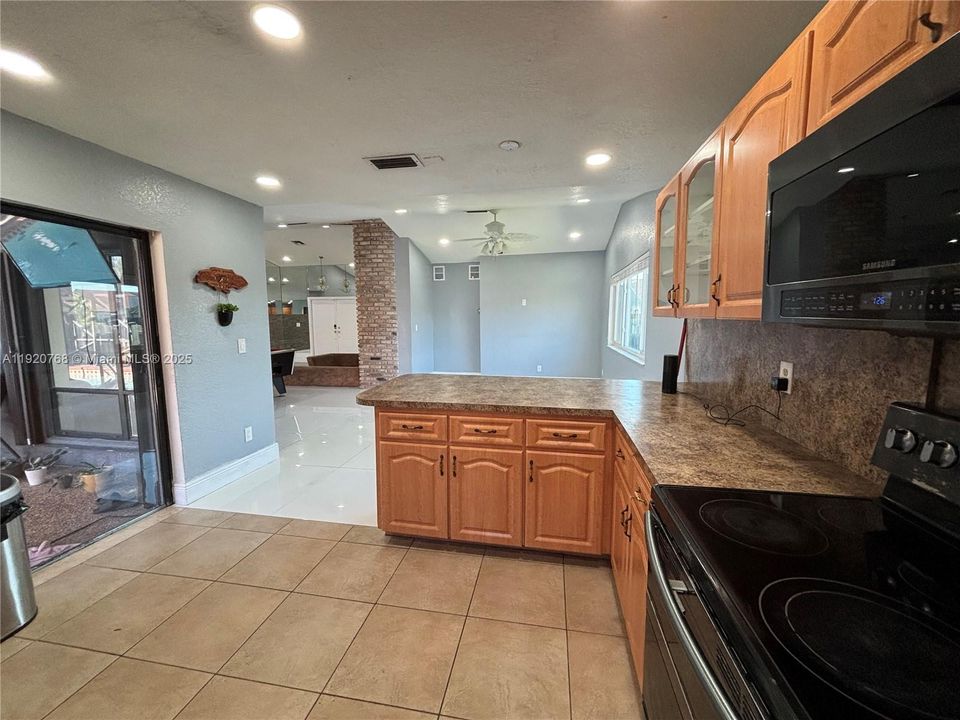 В аренду: $3,800 (3 спален, 2 ванн, 2200 Квадратных фут)