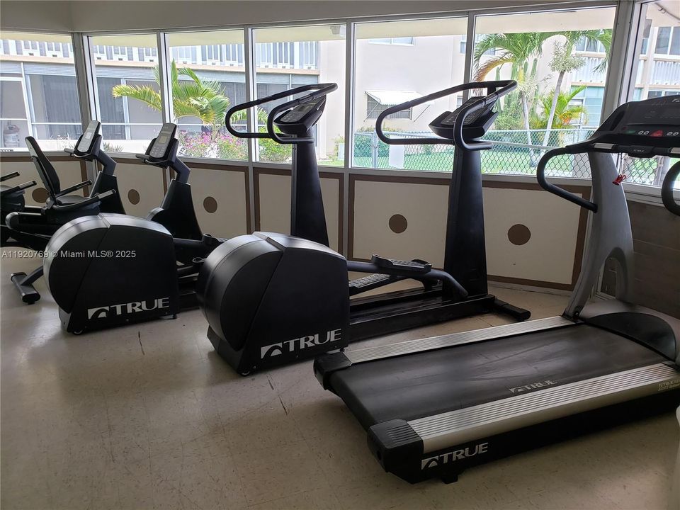 Active With Contract: $1,650 (1 beds, 1 baths, 730 Square Feet)