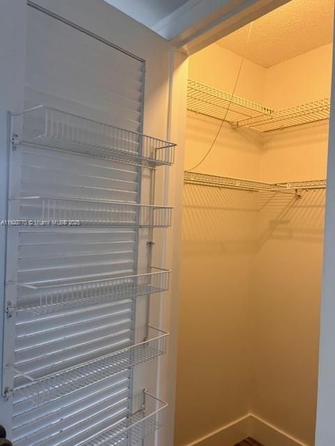 For Rent: $1,350 (1 beds, 1 baths, 600 Square Feet)