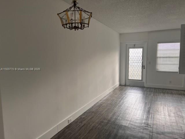 For Rent: $1,350 (1 beds, 1 baths, 600 Square Feet)