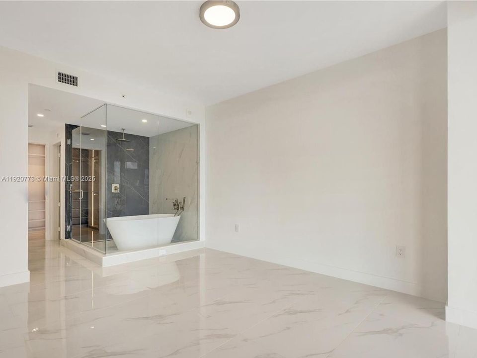 For Rent: $11,000 (3 beds, 3 baths, 1648 Square Feet)