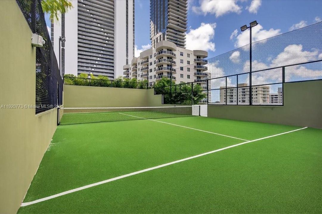 For Rent: $11,000 (3 beds, 3 baths, 1648 Square Feet)